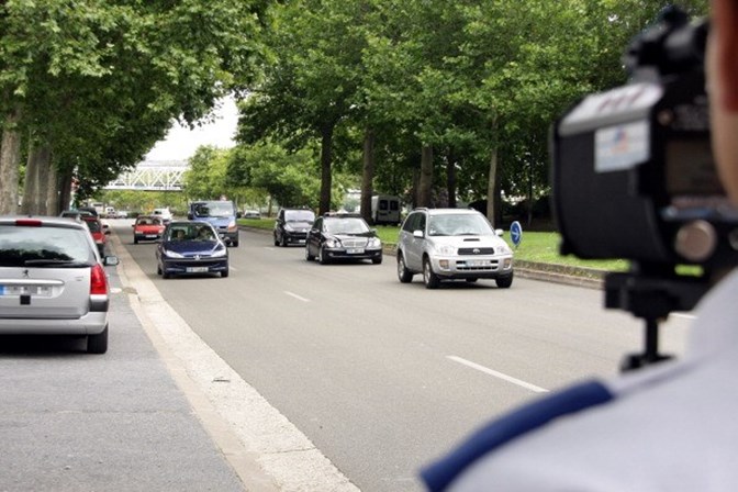 Semáforos com câmaras em Lisboa para limitar velocidade