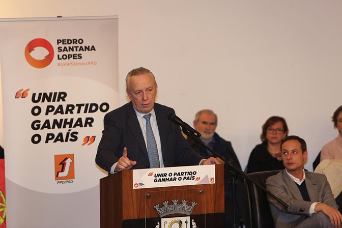 Rio e Santana admitem rever Constituição — PSD Rio e Santana admitem rever Constituição — PSD