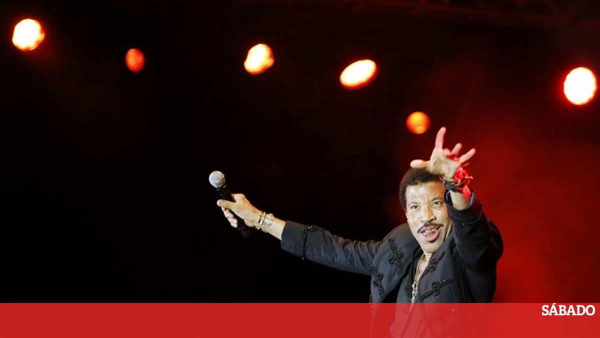 Lionel Richie atua em julho de 2020 no festival CoolJazz em Cascais - Revista Sábado